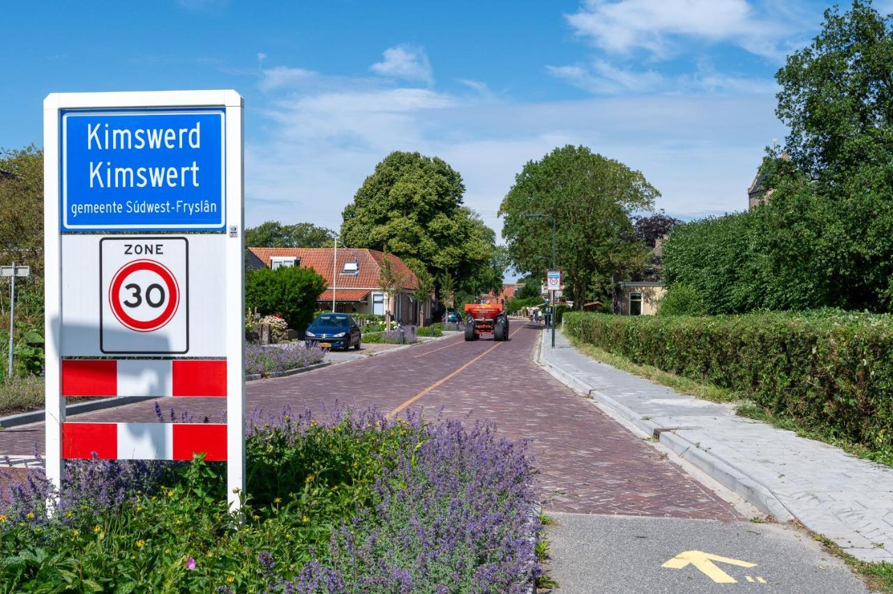 Appartement De Dageraad In Monumentale Boerderij Kimswerd Экстерьер фото